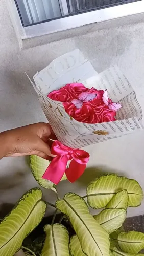 Buquê de cetim, rosas