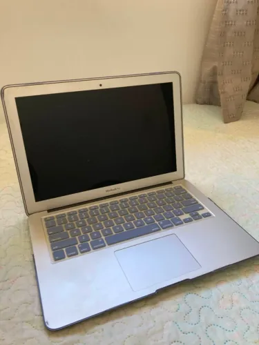 Macbook Air 13" | Intel i5 1,6GHz | 4gb Ram | Placa de Vídeo HD Graphics 6000