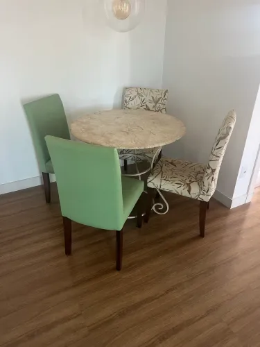 Mesa com cadeiras