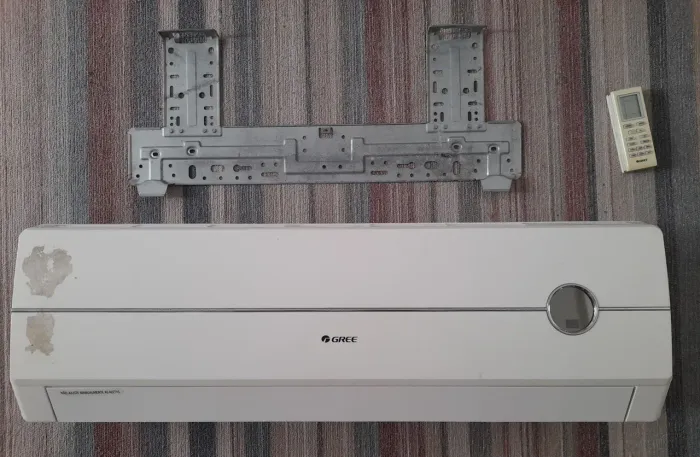 Evaporadora Gree 9.000 BTUs 220V + Controle + Suporte - Só Interna