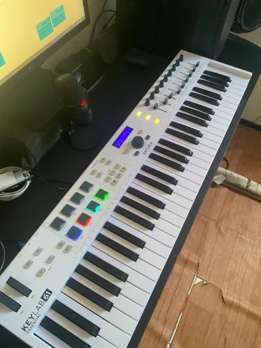 Teclado Controlador Arturia Keylab 61 Essential