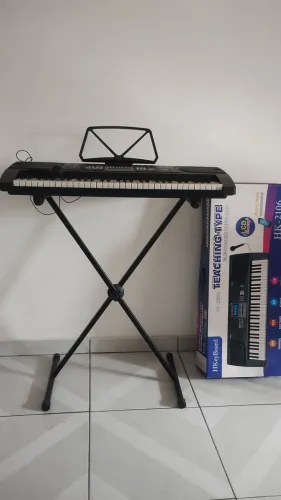 Teclado musical eletrônico HK-2106 + Suporte em X + Fonte - praticamente novo