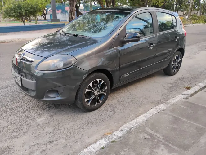 Fiat Palio Attractive 1.0 EVO Fire Flex 8V 5P 2013