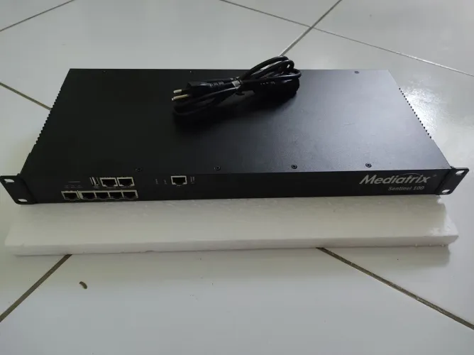 Mediatrix Sentinel 100, um dispositivo de rede focado em comunicações unificadas.