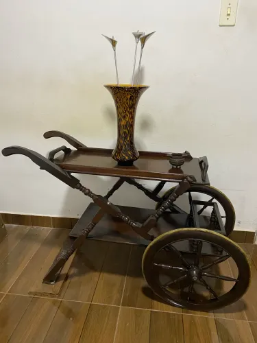 Carrinho de chá em madeira imbuia 