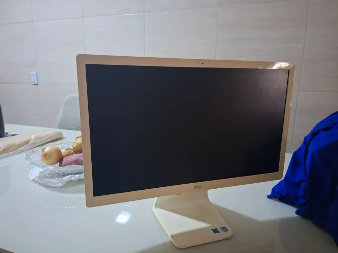 COMPUTADOR ALL IN ONE LG 22V280