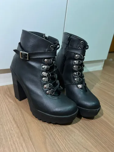 Bota com Salto n°36