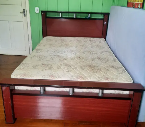 Vende-se cama com colchão