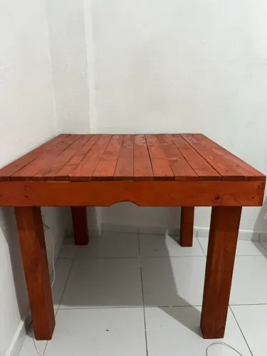 Mesa Quadrada Rústica Pinus (1m x 1m) - Pés Desmontáveis (Fácil Transporte)