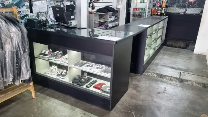 Balcão de Loja de madeira reforçado e completo