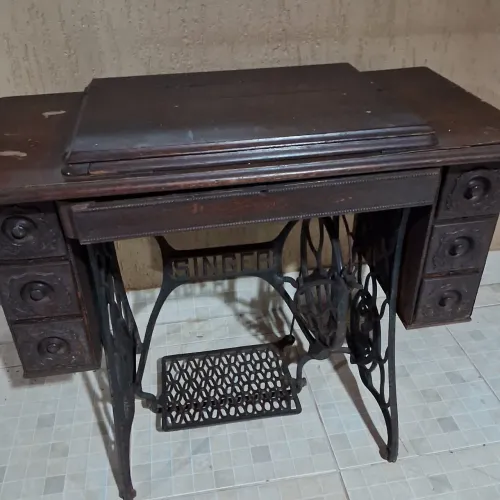Máquina de costura retrô 
