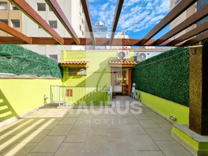 Casa de Vila à venda, 4 quartos, sendo 1 suíte, na Vila Olimpia, São Paulo.