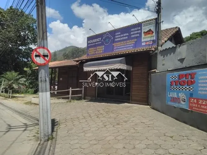 Loja- Petrópolis, Roseiral