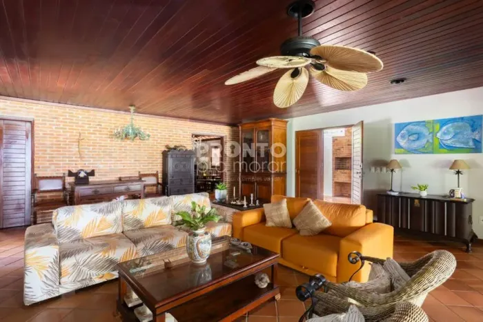 Casa com 7 quartos em Carneiros