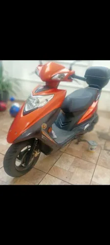 Scooter Lindy 125, automática CVT, ótimo estado, baixa KM, novinha, (suzuki burgmam nova))