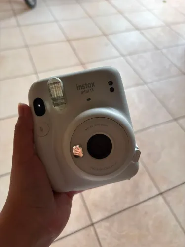 Câmera Instax Mini 11 branca + capinha