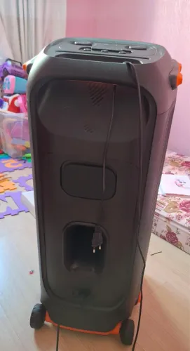 Caixa de som JBL partybox 710 comprada recentemente