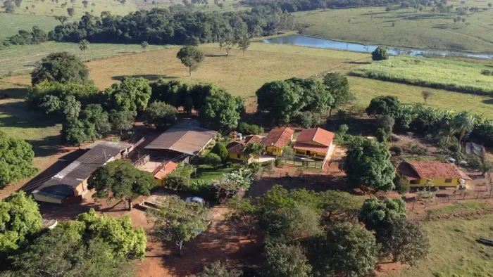 LINDA FAZENDA EM DORES DO INDAIÁ/MG