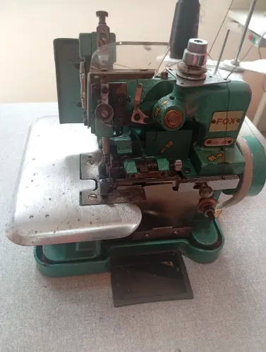 Máquina overloque 