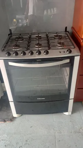 Fogão Electrolux seis bocas