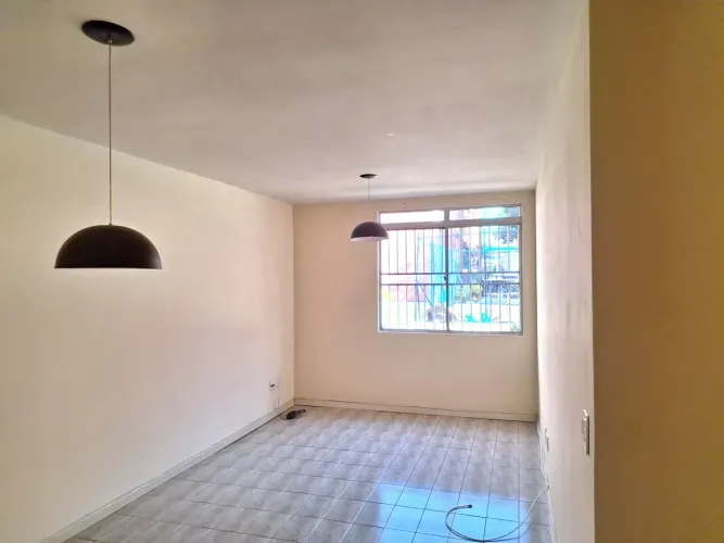Imóvel para venda possui 60 metros quadrados com 2 quartos em Vila Pereira Cerca - São Pau