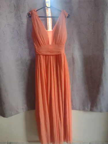 Vestido de festa na cor pêssego