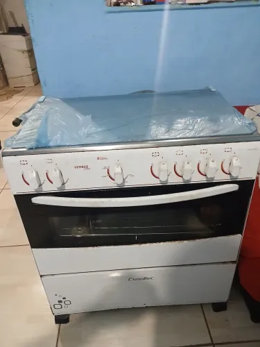 Fogão 6 bocas em perfeito estado tudo funcionando R$ 150 reais aceito oferta