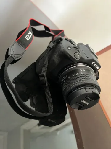 Canon EOS R50 + Lente RF-S 18-45mm F4.5-6.3 IS STM (Kit) - Estado de nova