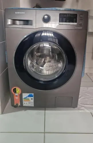 Aqui na lava e seca