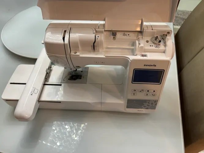 Maquina de bordar  Brother 810 L