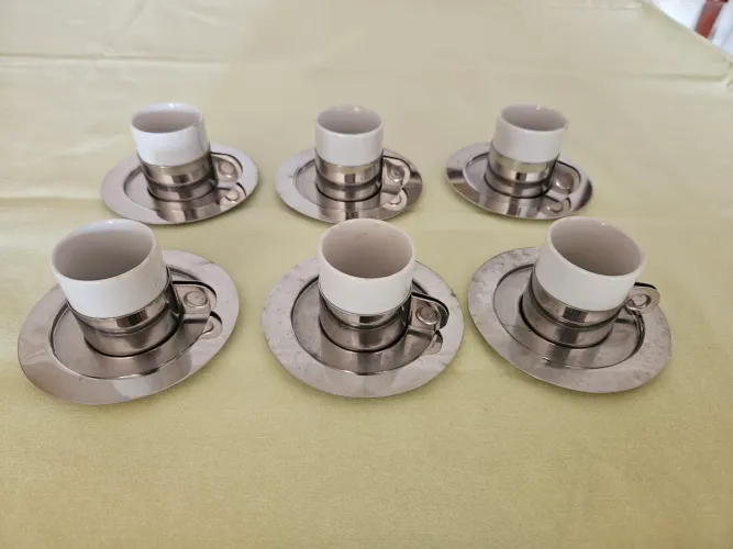 Jogo de 6 xícaras pequenas de café Veracruz com suporte e pires em inox
