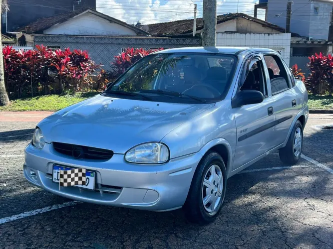 Chevrolet Corsa SED Class.spirit 1.0/1.0 Flexpower (álcool) 2006