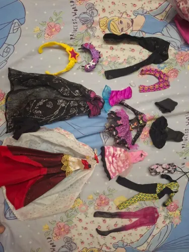 Roupinhas minster high e ever after high