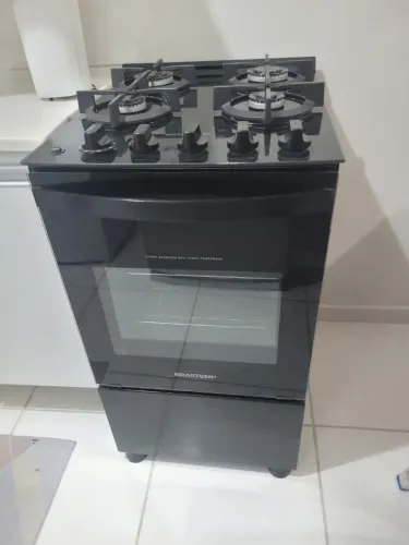 Fogão Brastemp 4 Bocas Preto com Mesa de Vidro e Grades Duplas de Ferro Fundido - BFO4VAE