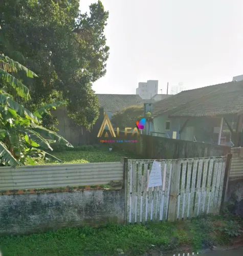 EXCELENTE TERRENO À VENDA NO CENTRO DE PENHA!