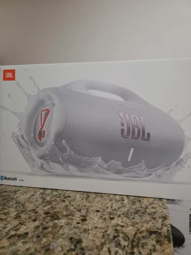 Caixa de som JBL Boombox 4 - Branca