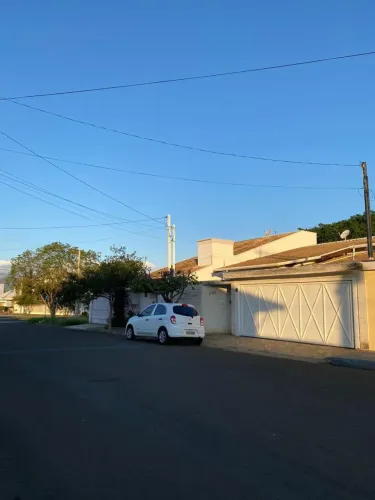 SOBRADO IMPECÁVEL COM SUITE E BANHEIRA