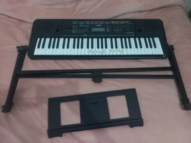 Teclado Yamaha E263, preço pra sair logo!