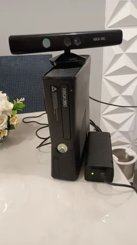 Xbox 360 Slim RGH desbloqueado<br>