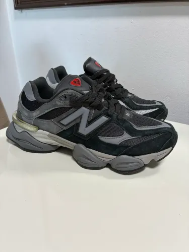 Tênis New Balance 9060 tamanho 43 preto