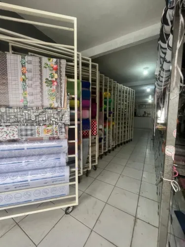 Armário Suporte para Tecidos com Rodinhas - R$ 450