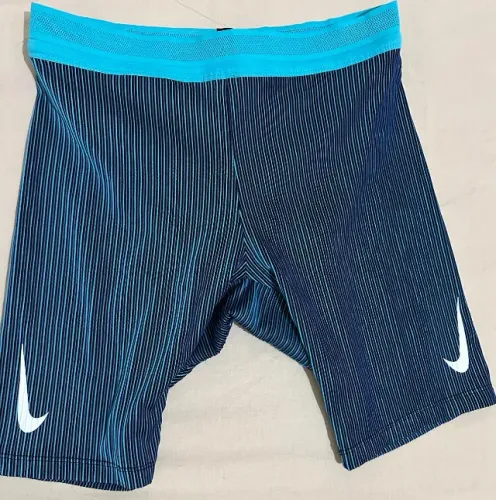 Shorts aeroswift compressão