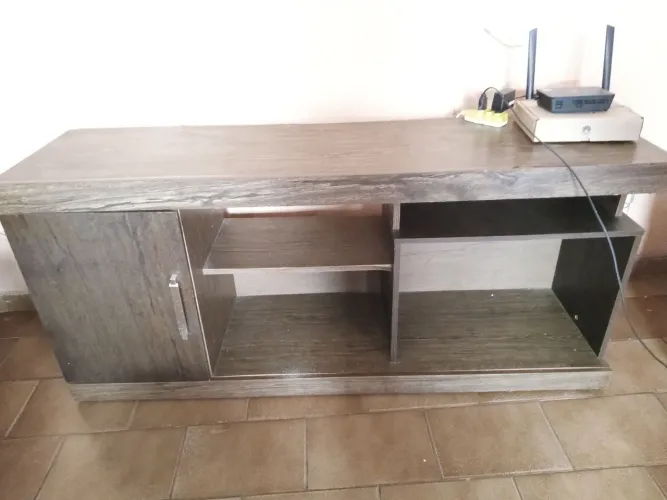 Rack marrom em ótimo estado