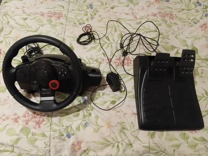 Volante Logitech Driving Force GT (descrição)