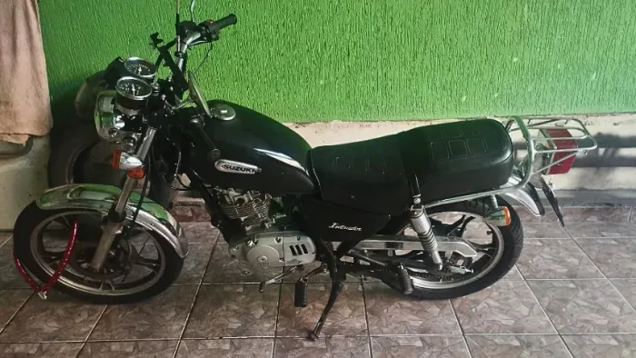 Moto Suzuki intruder | 125cc, 2008 em ótimo estado! Doc Ok | No meu nome.