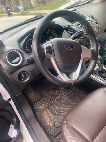 Ford Fiesta Sedan 1.6 16V Flex Aut. 2015