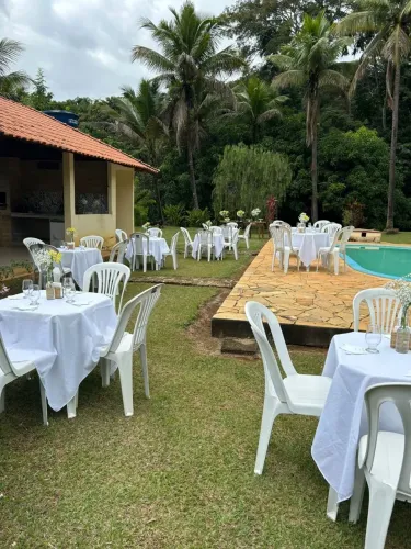 Aluguel de mesas,cadeiras, toalhas e freezer em Rio Novo e região.