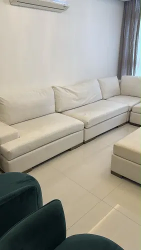 Sofá de canto modular em L + puff, marca Sierra