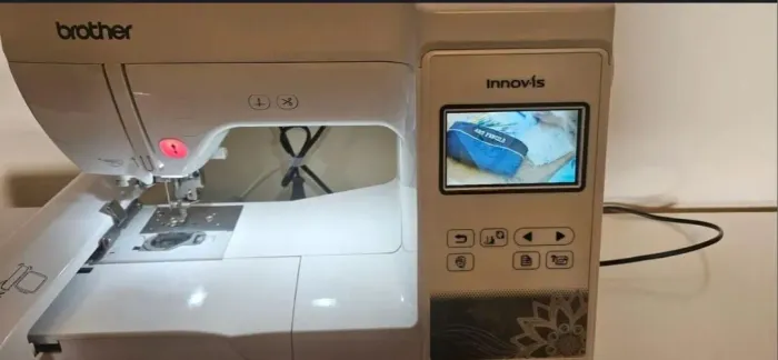 MÁQUINA DE BORDAR BROTHER- PE810L