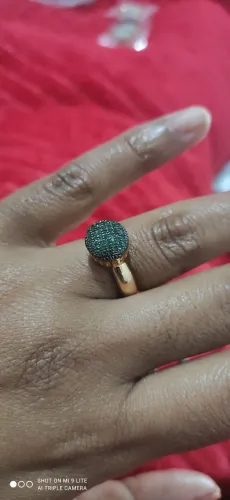 Anel semi joia, cravejado com zircônia verde